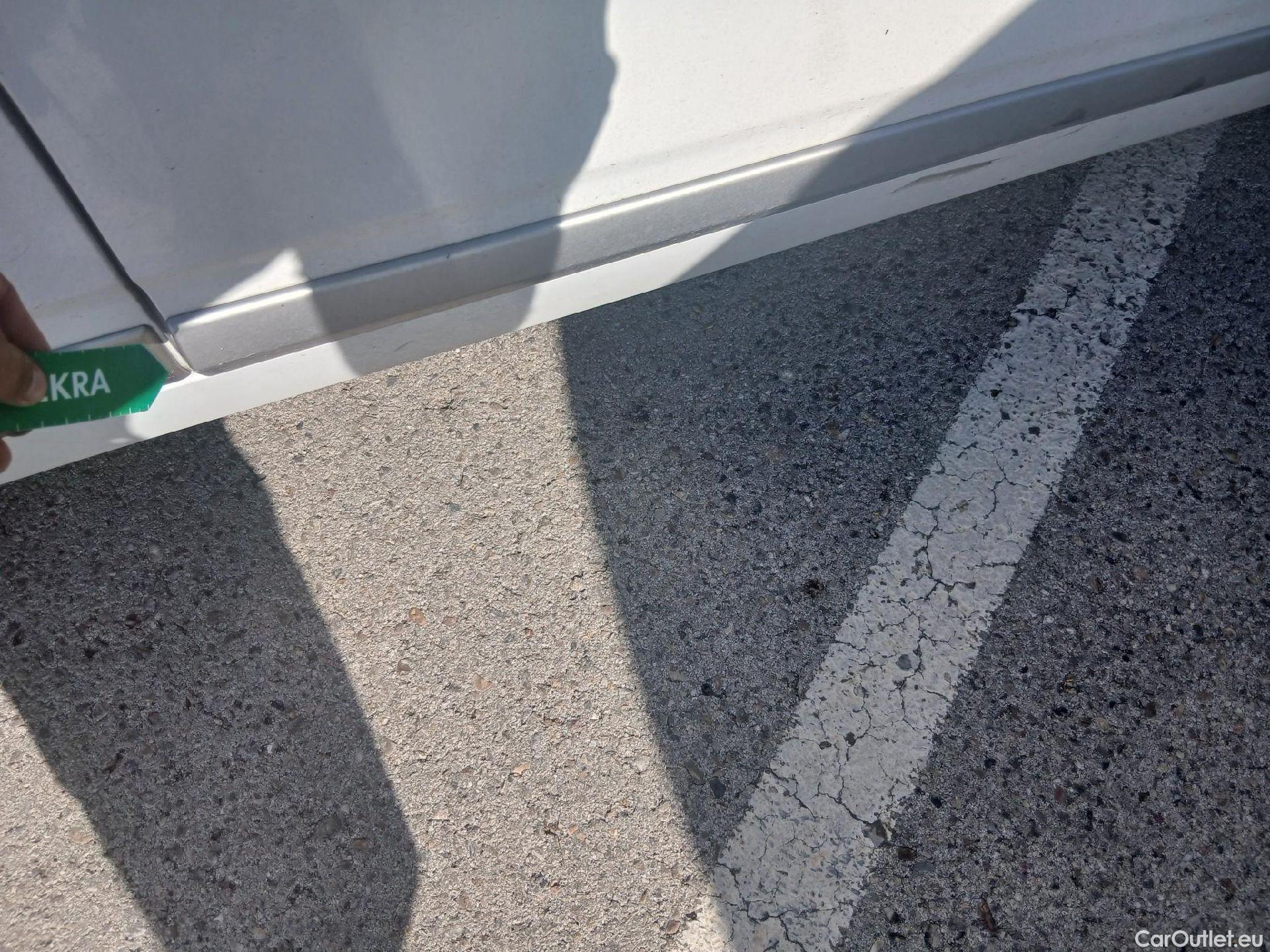  Hyundai   Ioniq HYUNDAI / 2019 / 5P / berlina con portón 1.6 GDI HEV Tecno DCT #34