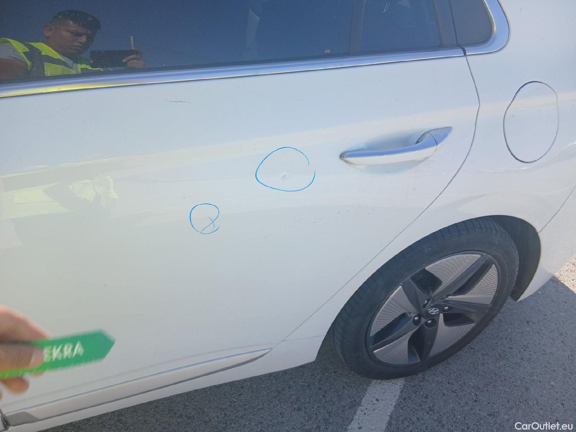  Hyundai   Ioniq HYUNDAI / 2019 / 5P / berlina con portón 1.6 GDI HEV Tecno DCT #17