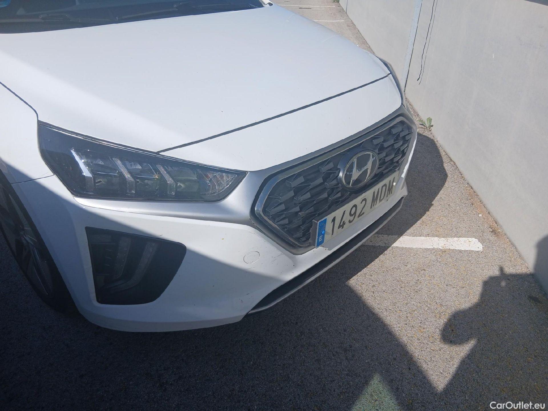  Hyundai   Ioniq HYUNDAI / 2019 / 5P / berlina con portón 1.6 GDI HEV Tecno DCT #10
