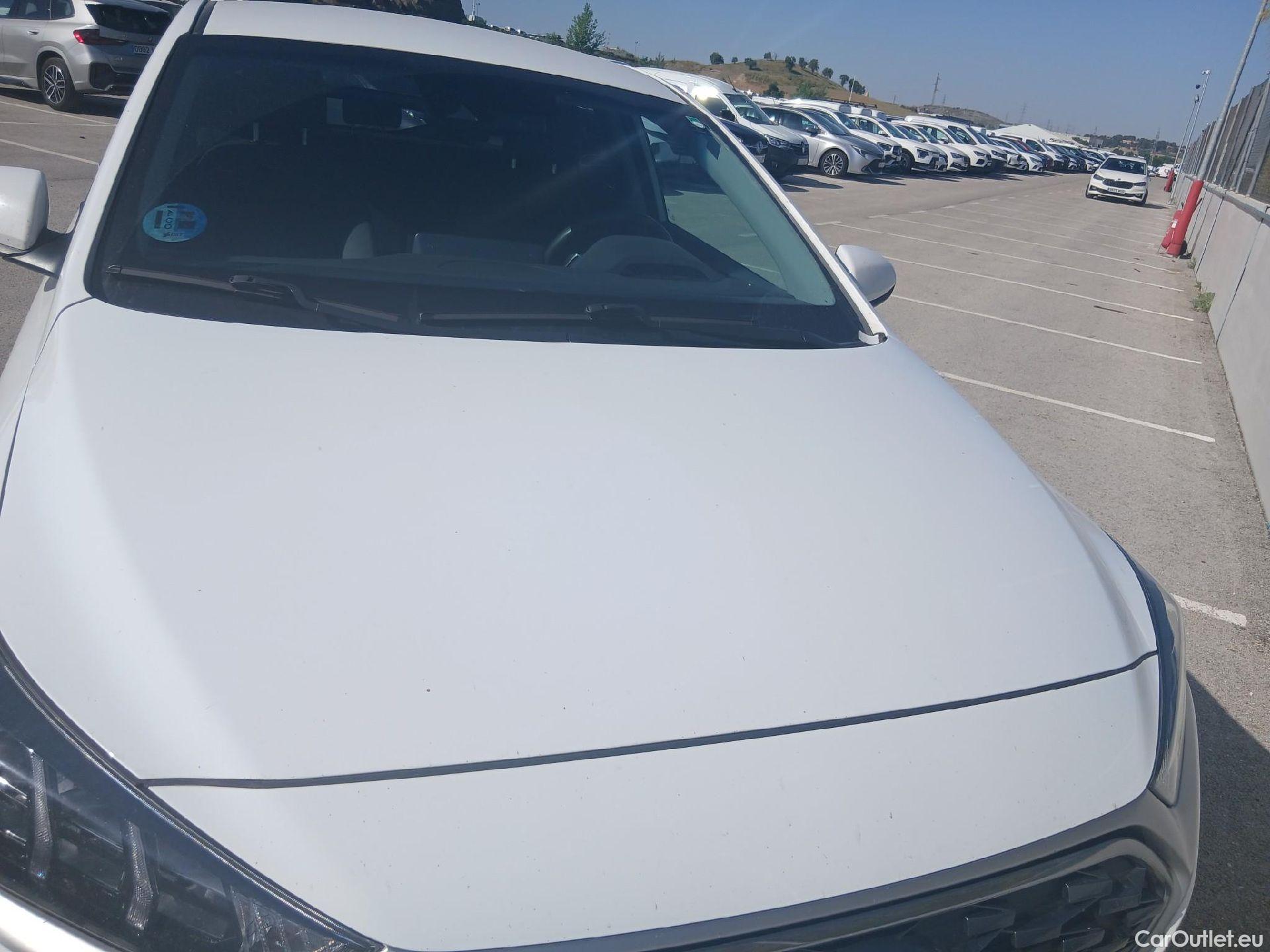  Hyundai   Ioniq HYUNDAI / 2019 / 5P / berlina con portón 1.6 GDI HEV Tecno DCT #15