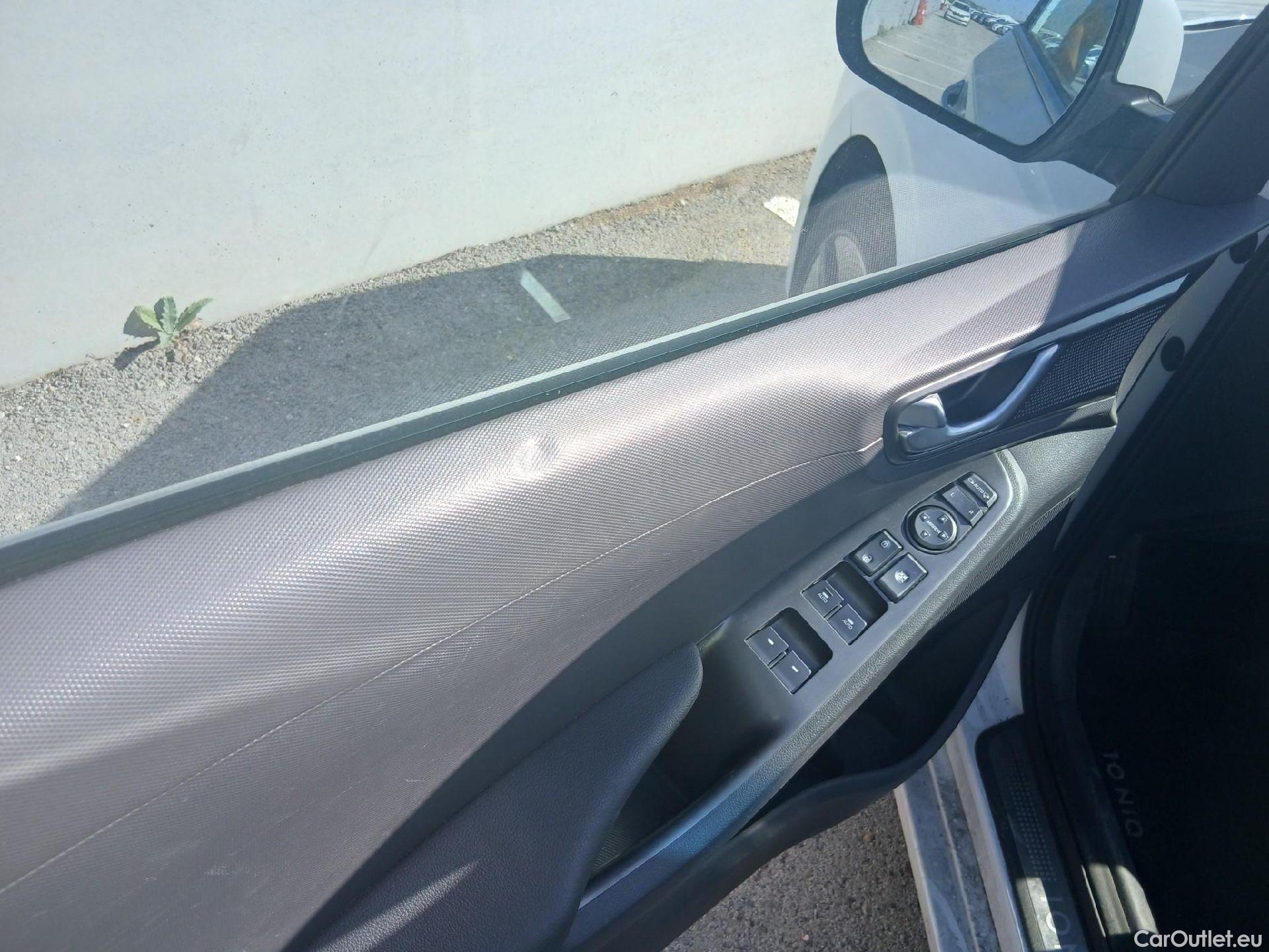  Hyundai   Ioniq HYUNDAI / 2019 / 5P / berlina con portón 1.6 GDI HEV Tecno DCT #3
