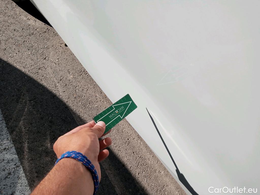  Bmw  Serie 1 BMW  / 2019 / 5P / berlina con portón 118i #3