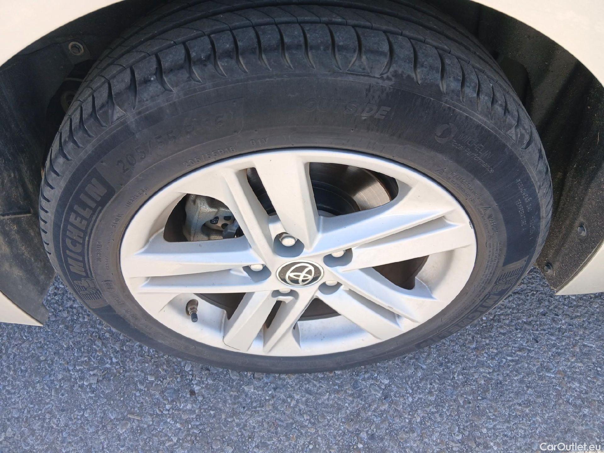  Toyota  Corolla TOYOTA  / 2019 / 5P / familiar 1.8 125H ACTIVE TECH E-CVT TOU SPORT #21