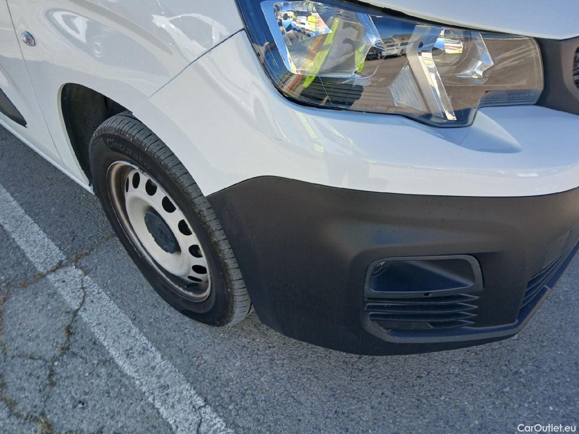  Peugeot  Partner PEUGEOT  / 2018 / 4P / furgón derivado de turismo Premium Long 1000kg BlueHDi 73kW #29