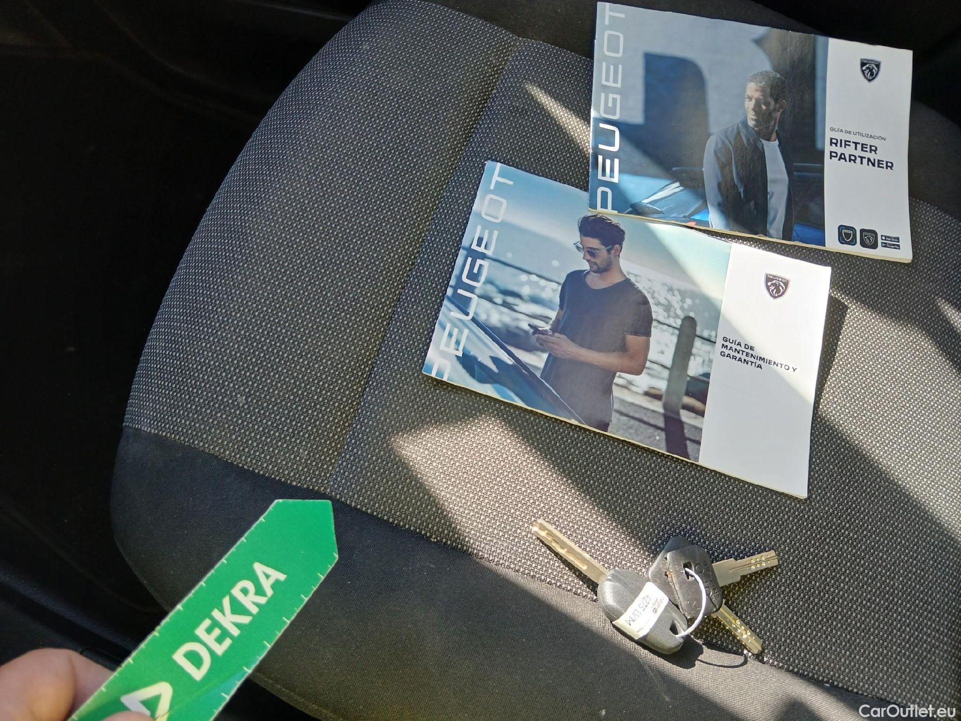  Peugeot  Partner PEUGEOT  / 2018 / 4P / furgón derivado de turismo Premium Long 1000kg BlueHDi 73kW #1