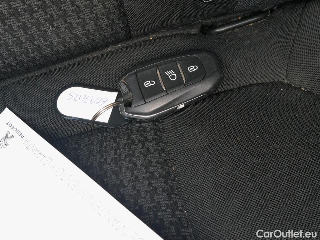  Peugeot  3008 PEUGEOT  / 2020 / 5P / todoterreno 1.5 BlueHDi 96kW (130CV) S&S Active Pack #2