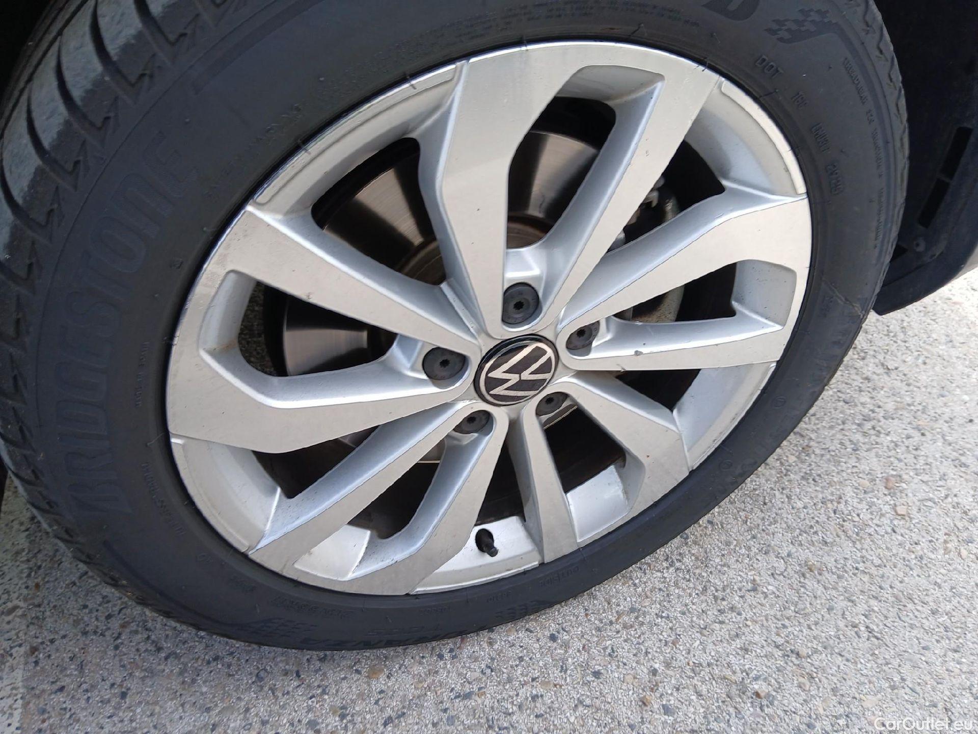  Volkswagen  T-ROC VOLKSWAGEN  / 2021 / 5P / todoterreno Life 2.0 TDI 110kW (150CV) DSG #23