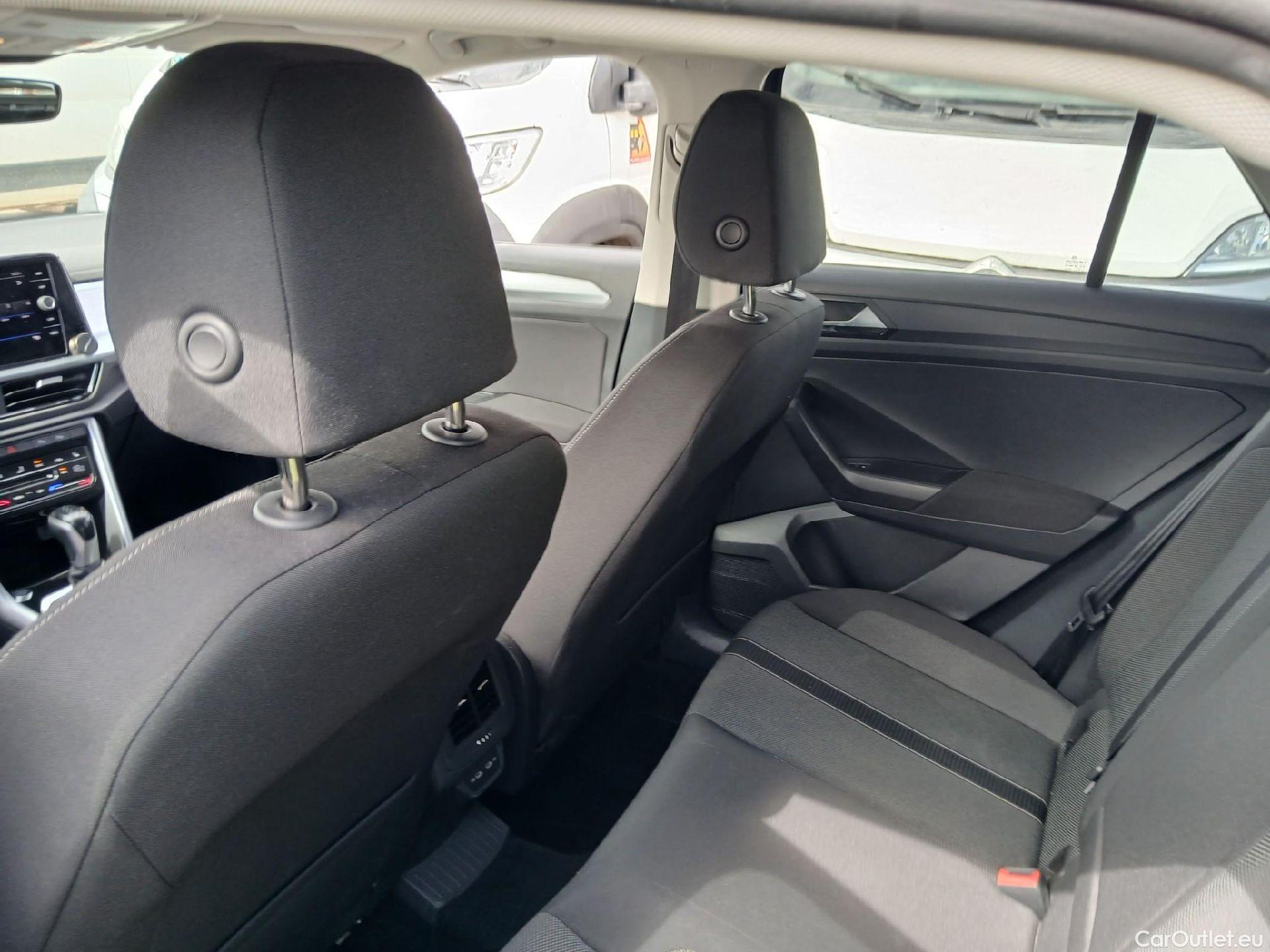  Volkswagen  T-ROC VOLKSWAGEN  / 2021 / 5P / todoterreno Life 2.0 TDI 110kW (150CV) DSG #2