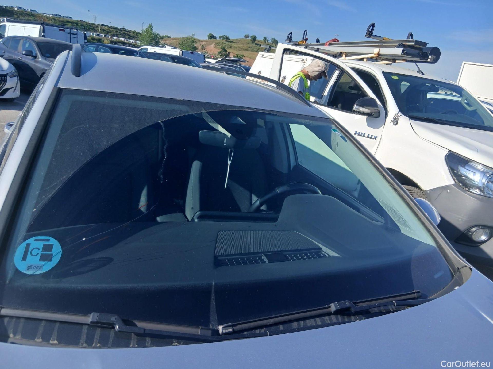  Volkswagen  Golf  VOLKSWAGEN / 2020 / 5P / familiar Life 2.0 TDI 85kW (115CV) Variant #7