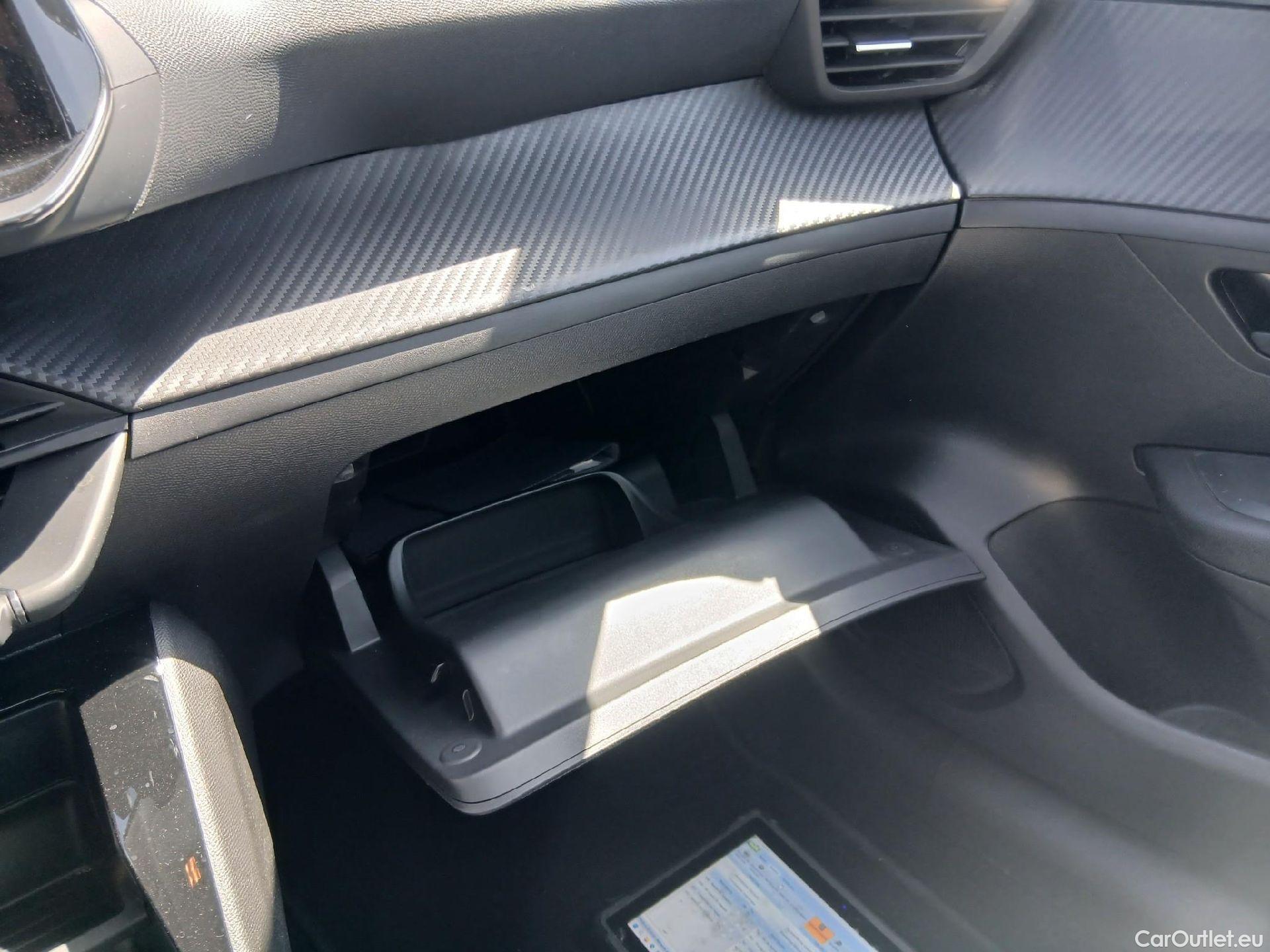  Peugeot  208 PEUGEOT  / 2019 / 5P / berlina con portón PureTech 55kW (75CV) Like #1
