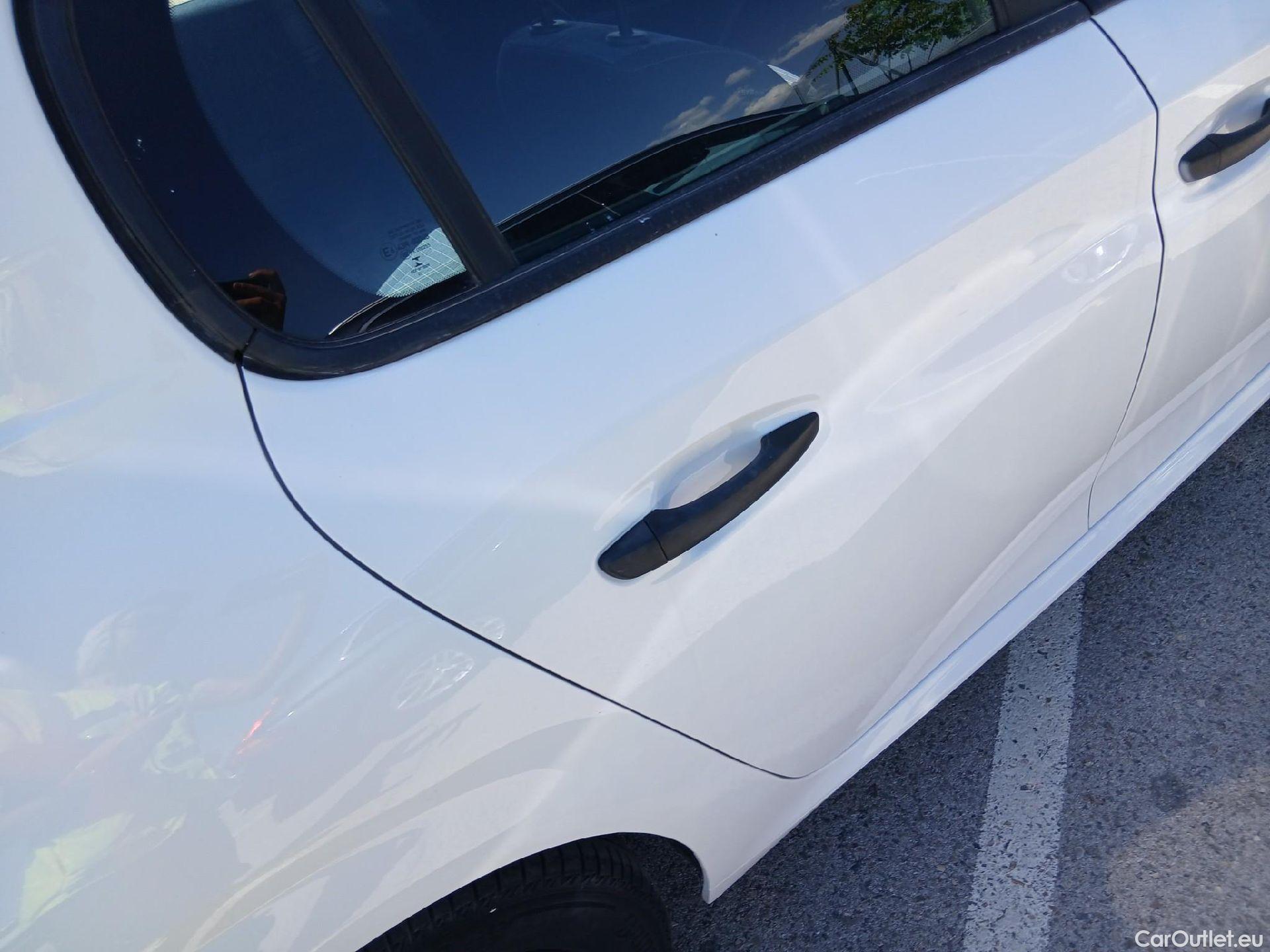  Peugeot  208 PEUGEOT  / 2019 / 5P / berlina con portón PureTech 55kW (75CV) Like #24