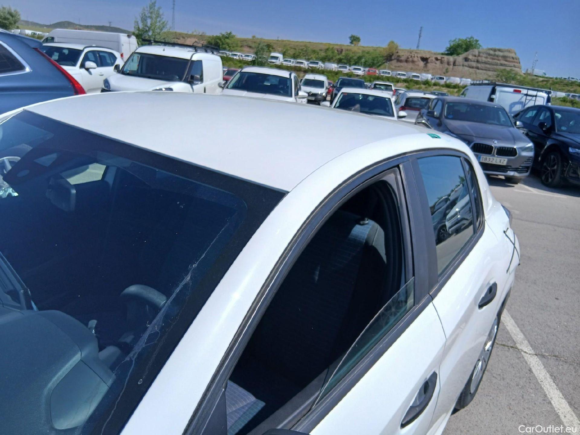  Peugeot  208 PEUGEOT  / 2019 / 5P / berlina con portón PureTech 55kW (75CV) Like #6