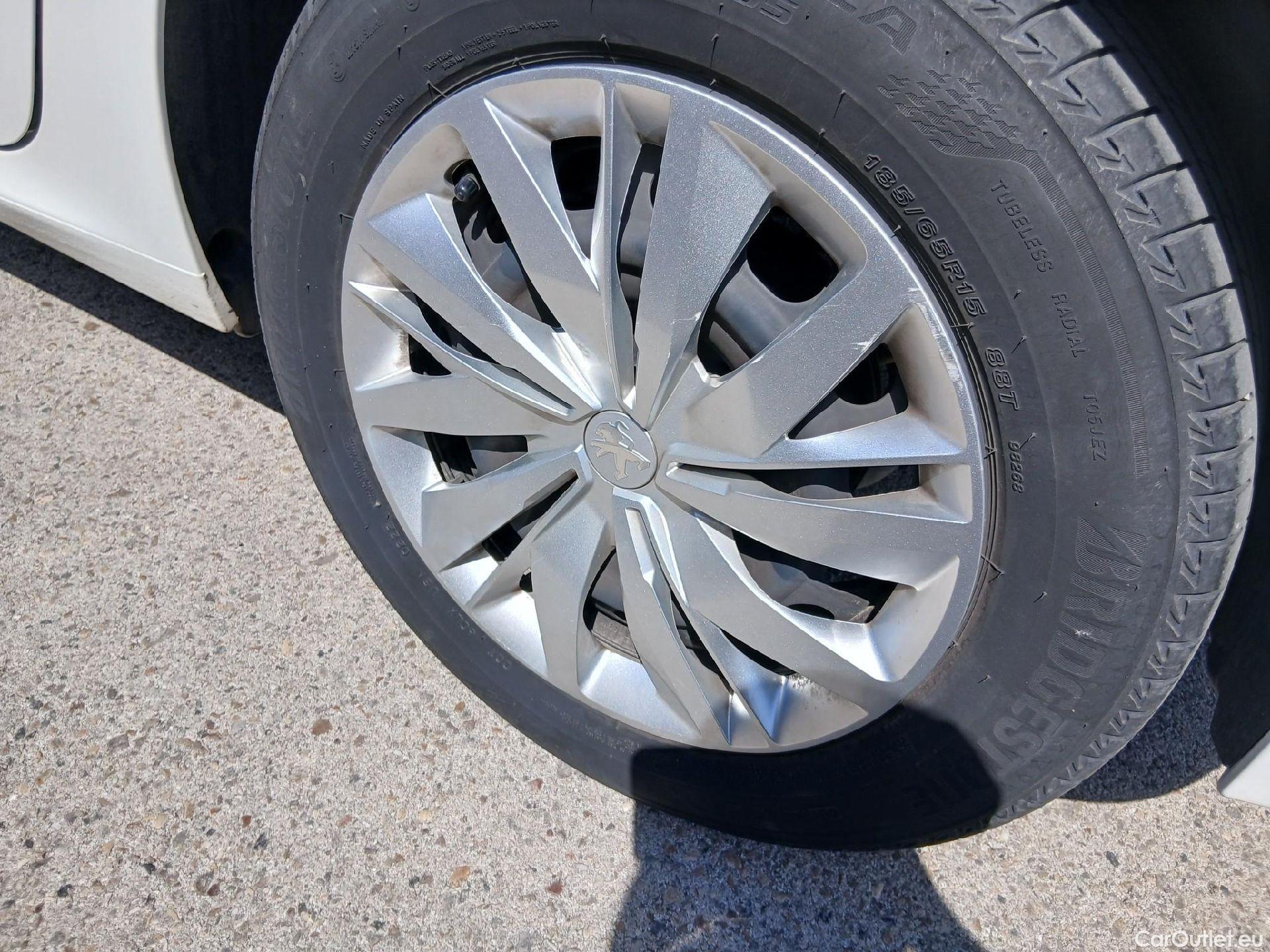  Peugeot  208 PEUGEOT  / 2019 / 5P / berlina con portón PureTech 55kW (75CV) Like #13