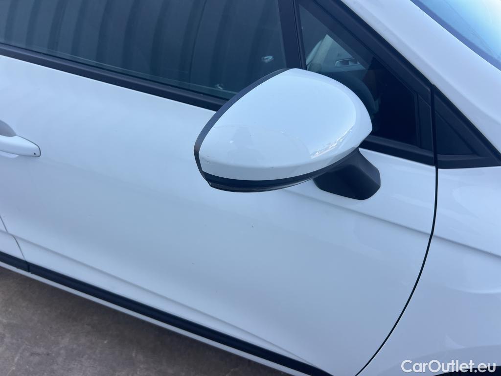  Renault  Clio RENAULT  / 2019 / 5P / berlina con portón Intens TCe 67 kW (91CV) (AC) #24