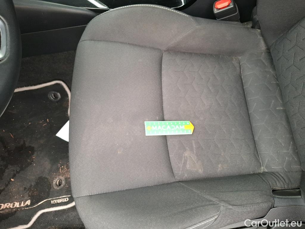  Toyota  Corolla TOYOTA  / 2018 / 5P / Berline Hybride 122h Dynamic Business Supp Lomb #17