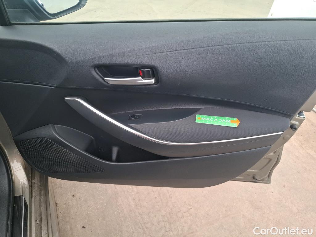  Toyota  Corolla TOYOTA  / 2018 / 5P / Berline Hybride 122h Dynamic Business Supp Lomb #13