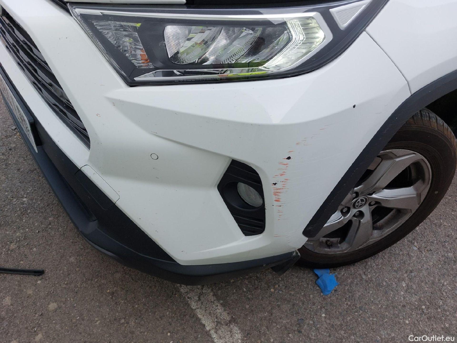  Toyota  RAV4 TOYOTA  / 2018 / 5P / todoterreno 2.5l 220H Advance 4WD #2