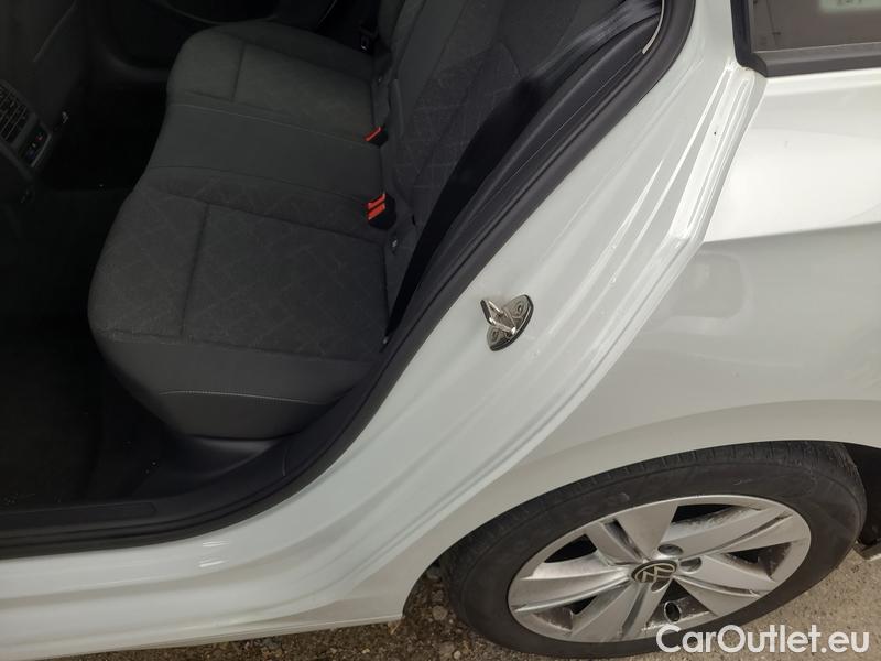 Volkswagen  Golf  VIII (CD1) (2019) Var.2.0TDI 85 Life 5d #4