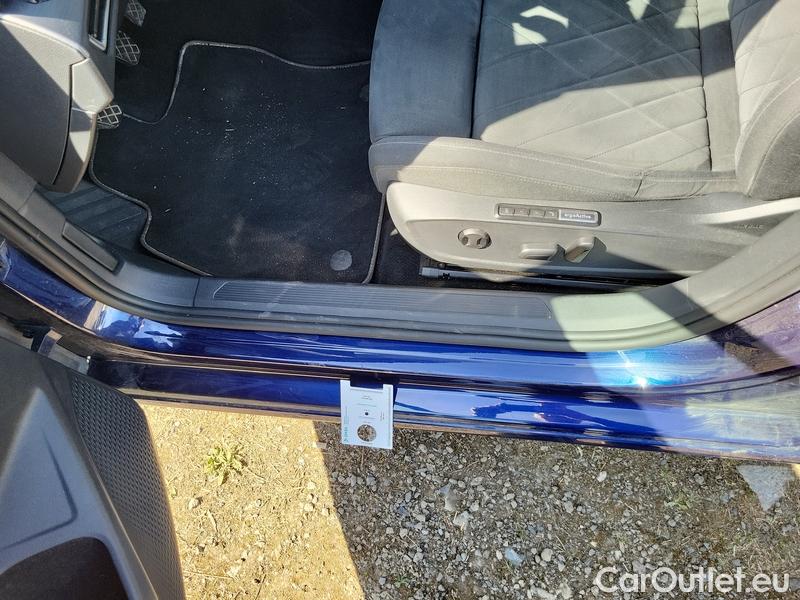  Volkswagen  Golf  VIII Variant (CG5) 2020 Var.2.0TDI 110 Style 5d #8
