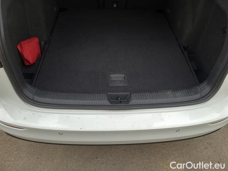  Volkswagen  Golf  VIII (CD1) (2019) Var.2.0TDI 85 Life 5d #8