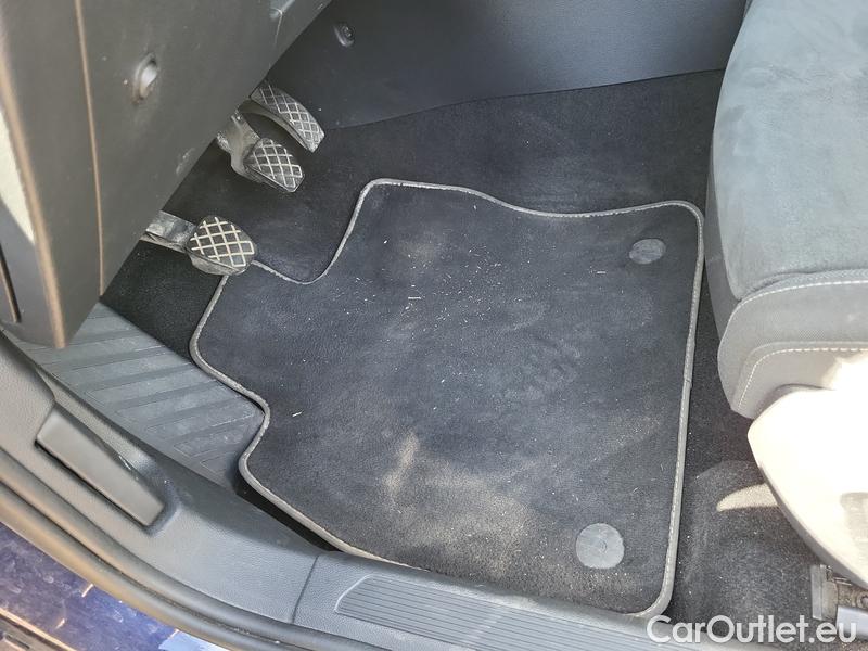  Volkswagen  Golf  VIII Variant (CG5) 2020 Var.2.0TDI 110 Style 5d #9