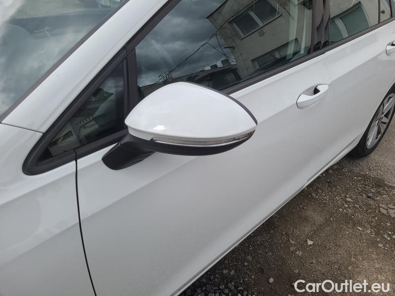  Volkswagen  Golf  VIII (CD1) (2019) Var.2.0TDI 85 Life 5d #3