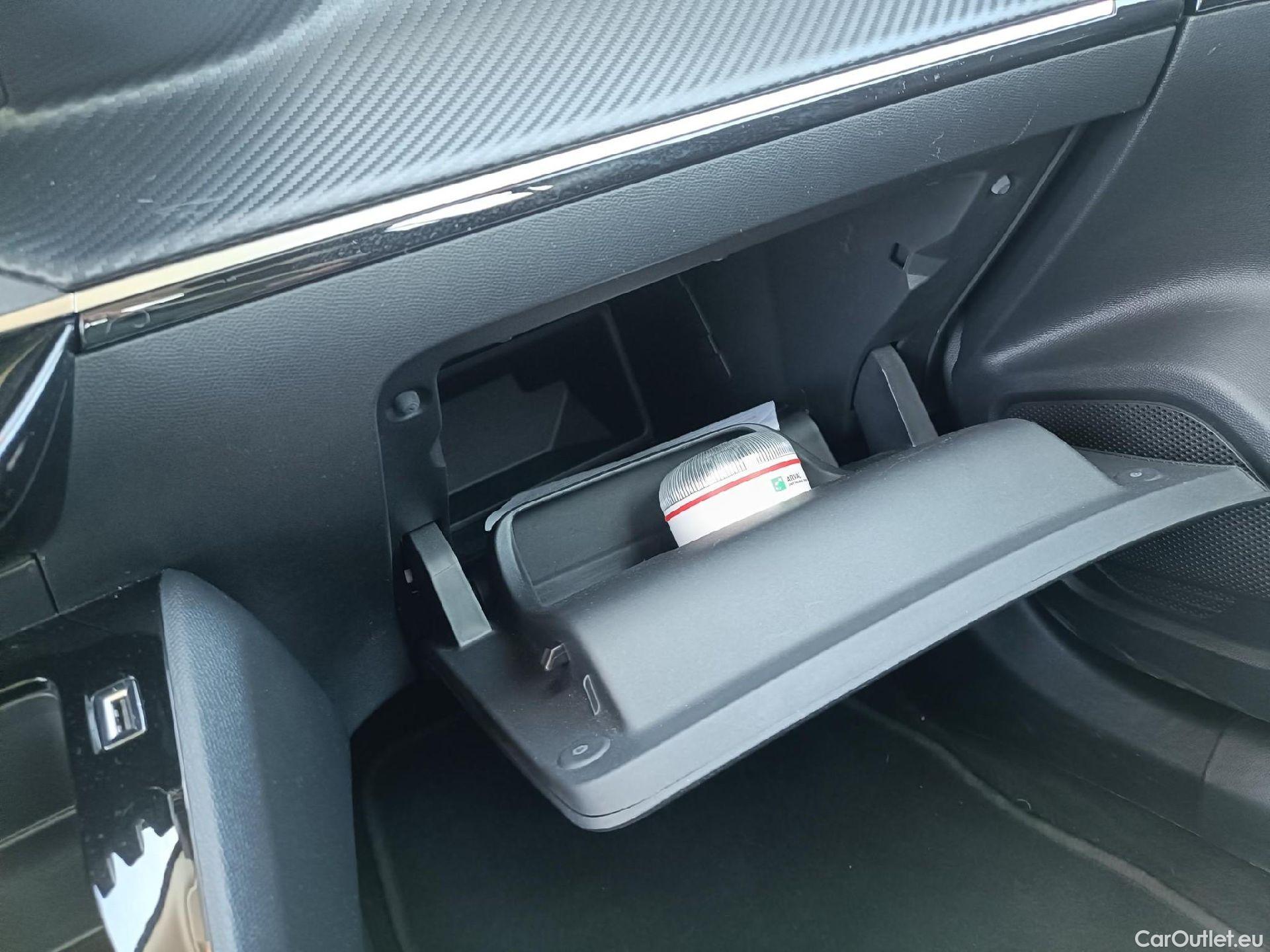  Peugeot  2008 PEUGEOT  / 2019 / 5P / todoterreno Active BlueHDI 81kW (110CV) #1