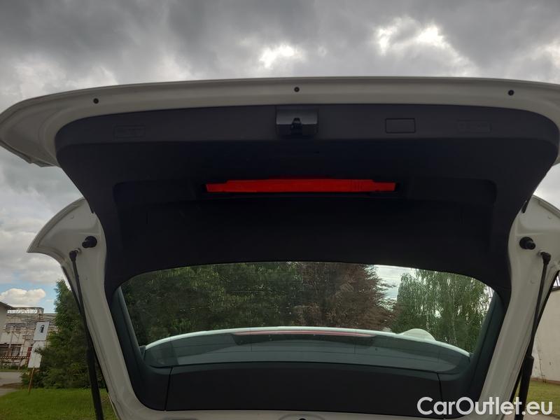  Volkswagen  Golf  VIII (CD1) (2019) Var.2.0TDI 85 Life 5d #9