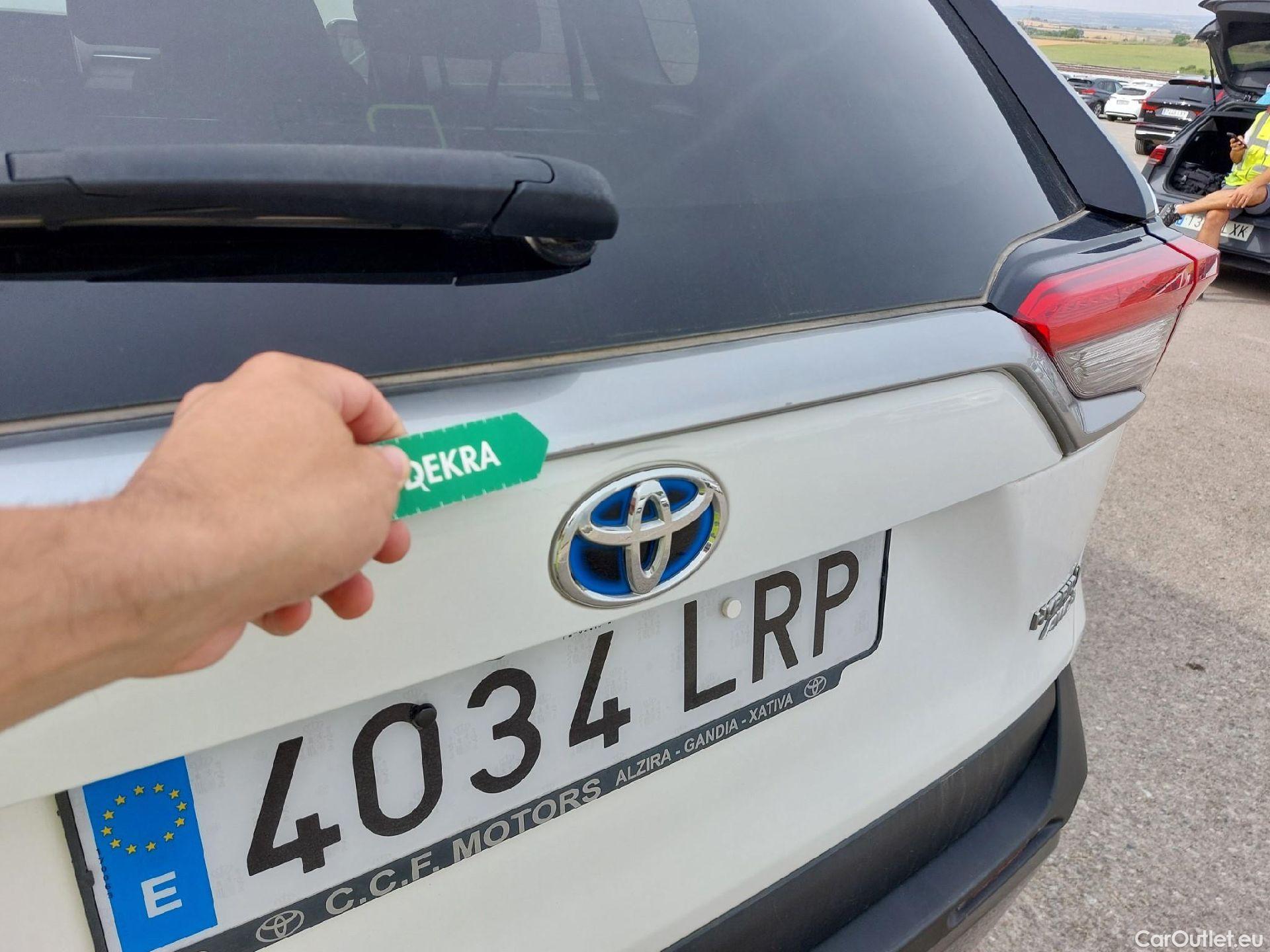  Toyota  RAV4 TOYOTA  / 2018 / 5P / todoterreno 2.5l 220H Advance 4WD #10