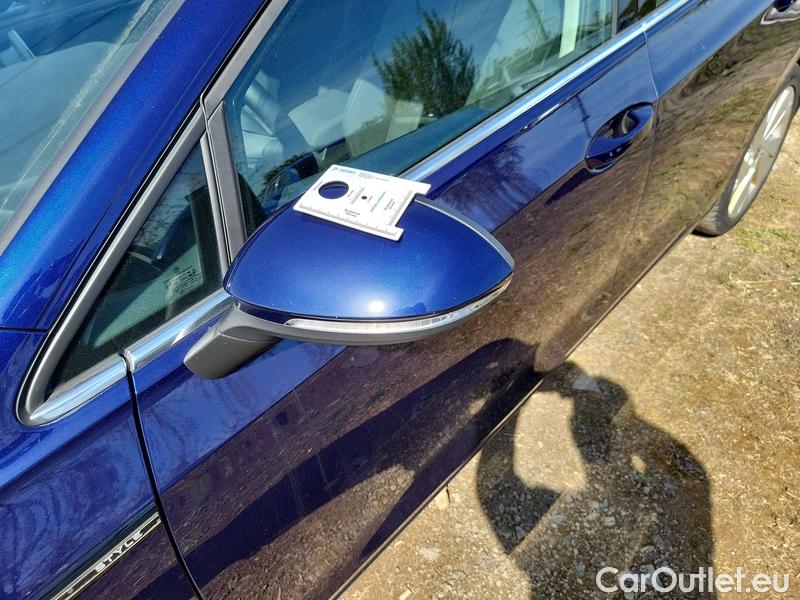  Volkswagen  Golf  VIII Variant (CG5) 2020 Var.2.0TDI 110 Style 5d #16