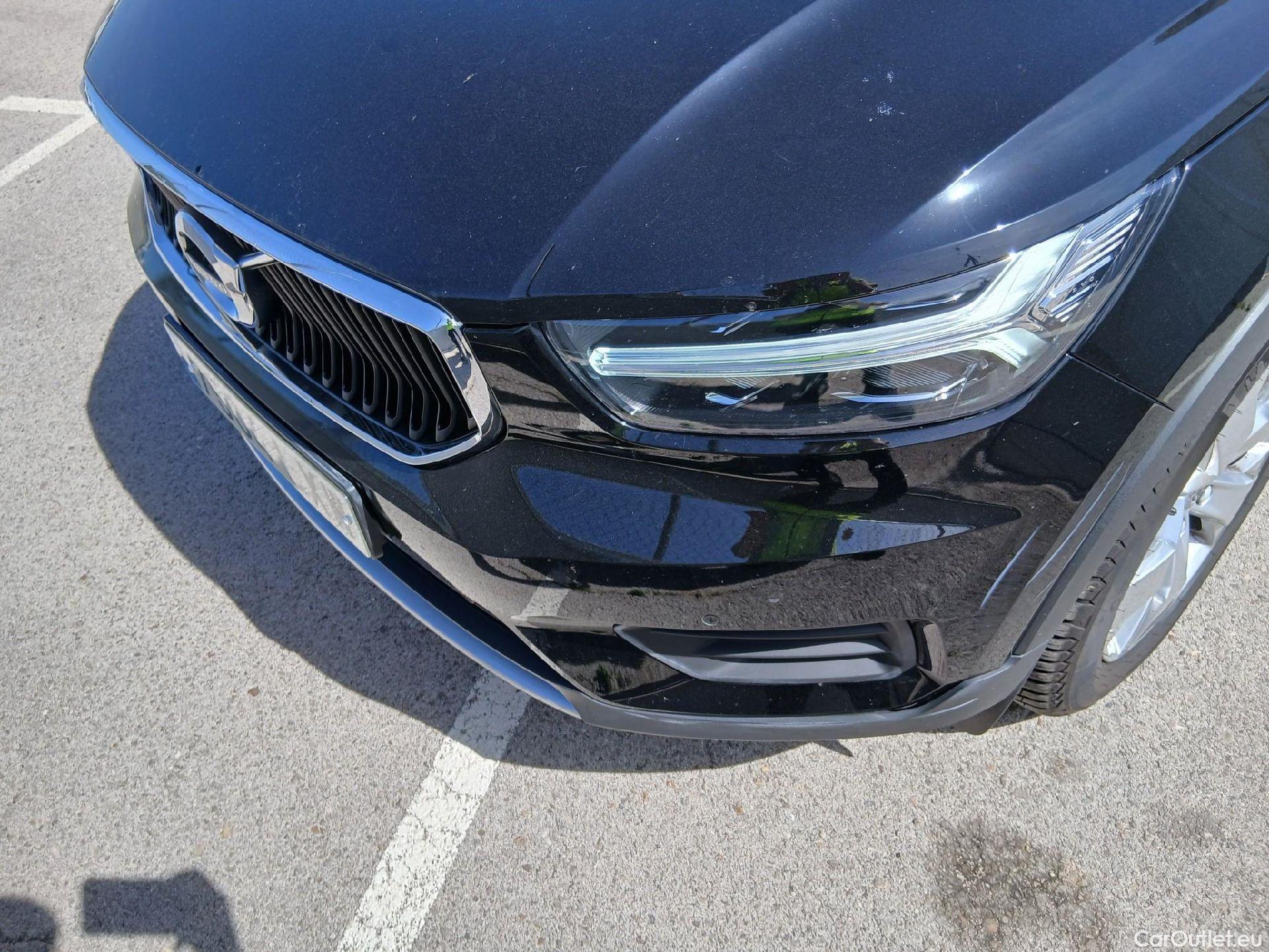  Volvo  XC 40 VOLVO XC40 / 2017 / 5P / todoterreno 1.5 T2 Momentum Pro Auto #3