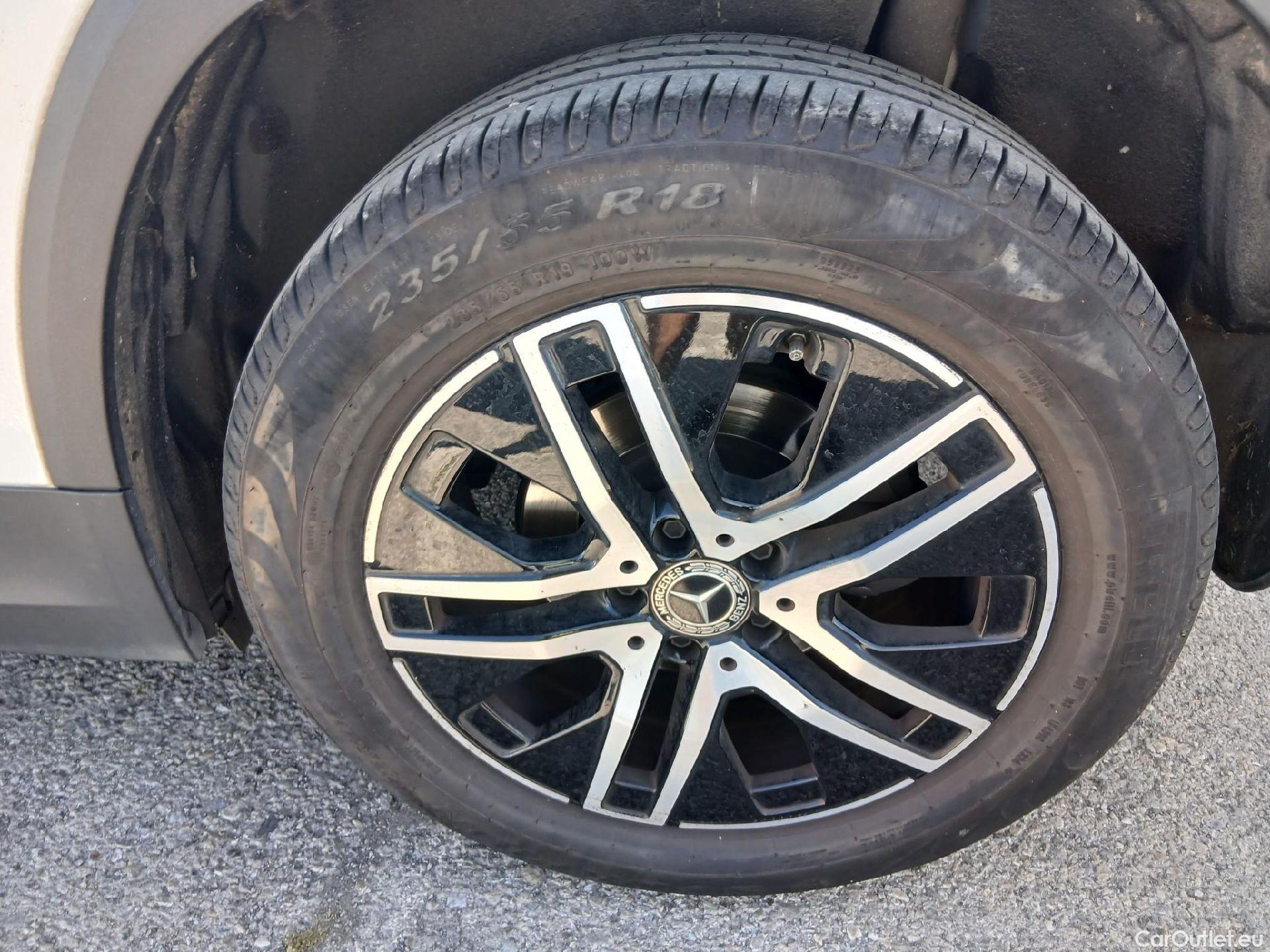  Mercedes  GLA MERCEDES-BENZ  / 2020 / 5P / todoterreno  200 D #16