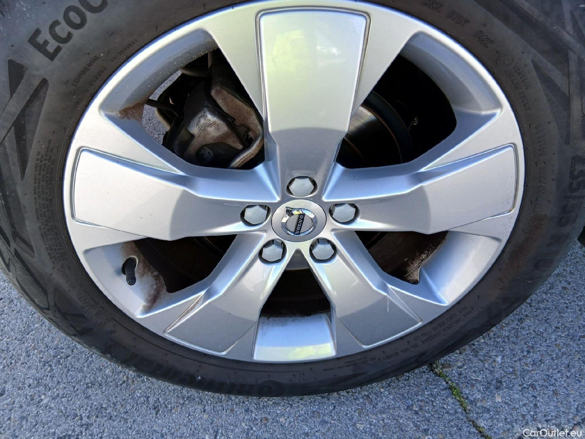  Volvo  XC 40 VOLVO XC40 / 2017 / 5P / todoterreno 1.5 T2 Momentum Pro Auto #27