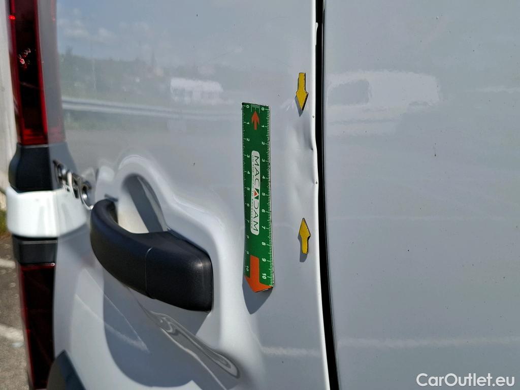  Renault  Trafic  III Fourgon Grand Confort L2H1 1200 1.6 dCi 95CV BVM6 E6 #33