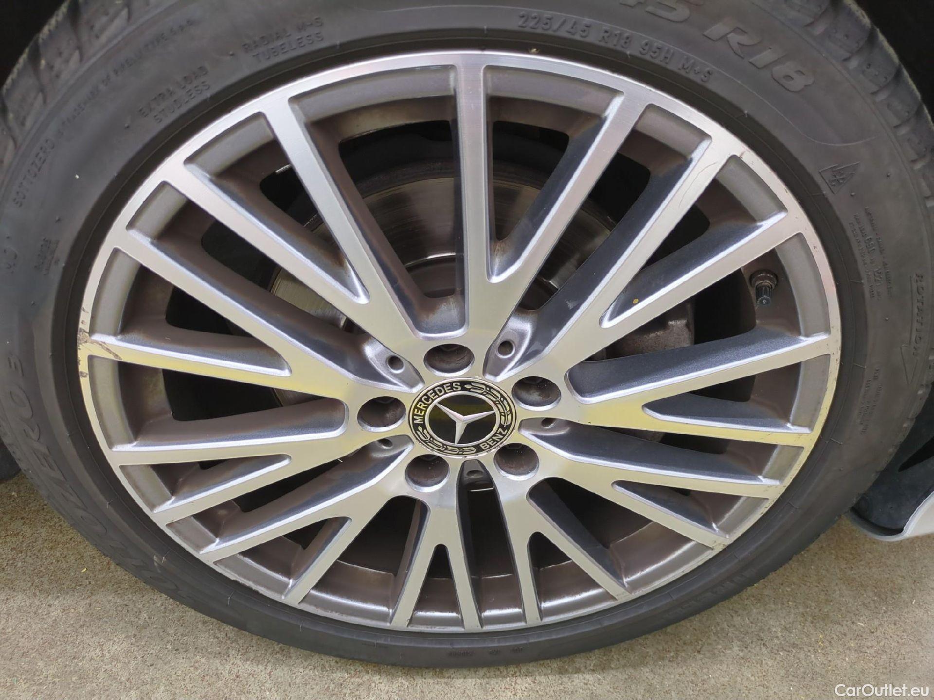  Mercedes  CLA-Klasse MERCEDES-BENZ CLA Coupe / 2019 / 4P / Coupé CLA 180 d Business Line BA8 #2