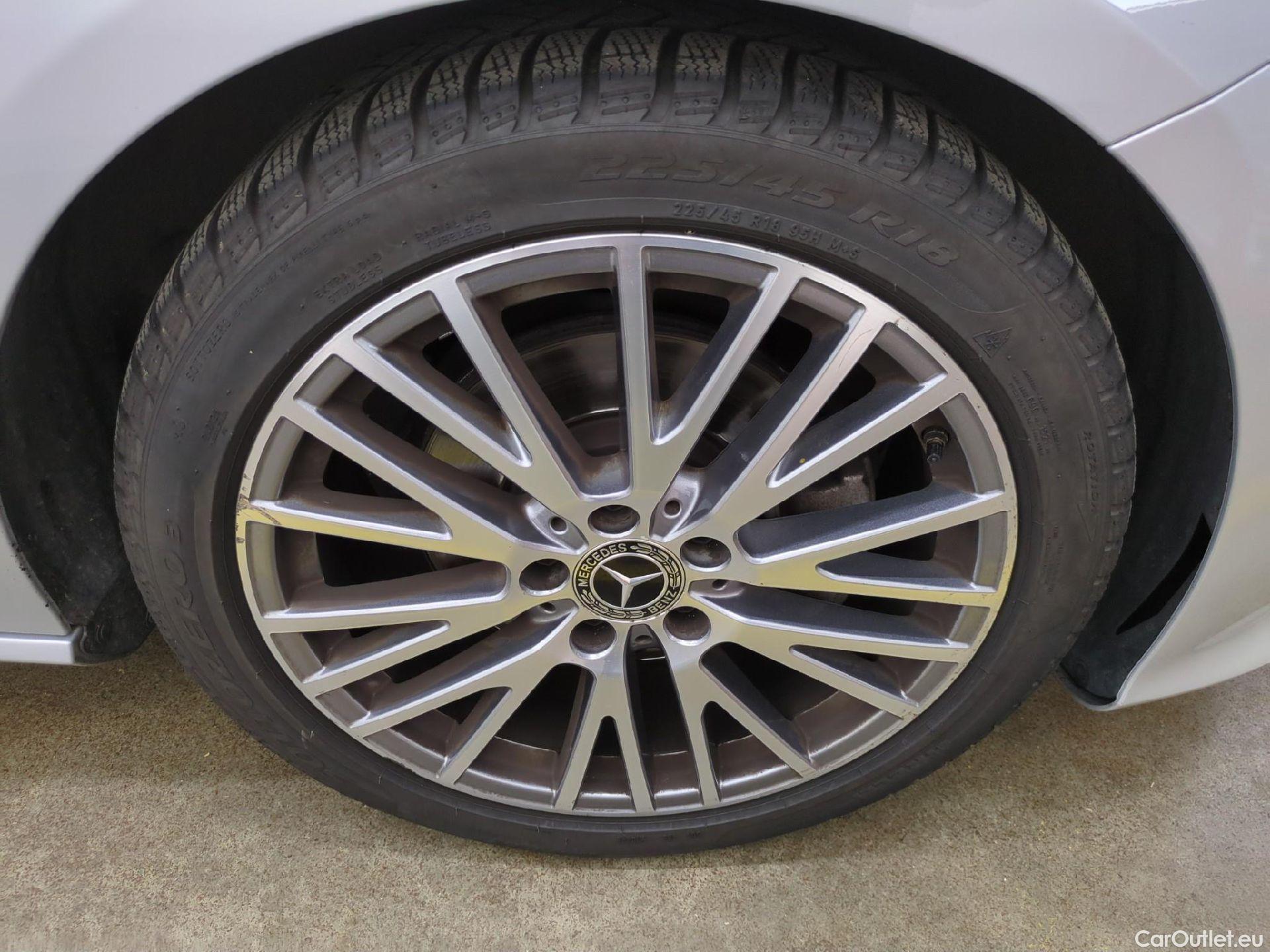  Mercedes  CLA-Klasse MERCEDES-BENZ CLA Coupe / 2019 / 4P / Coupé CLA 180 d Business Line BA8 #1