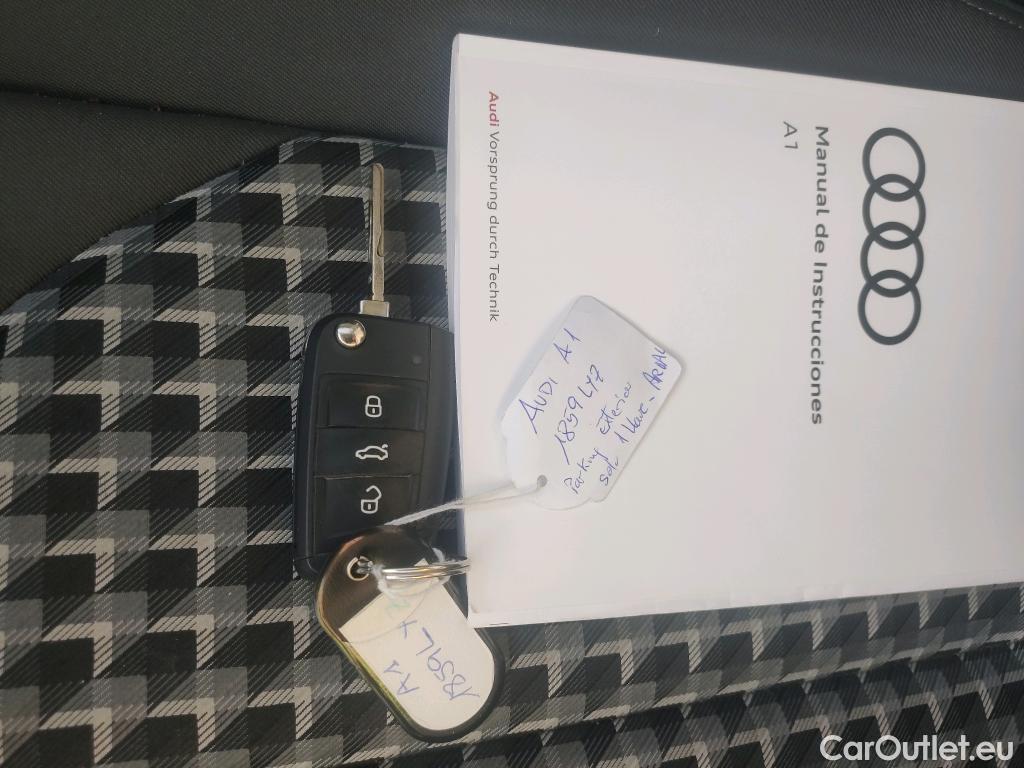  Audi  A1 Sportback AUDI A1 / 5P / Sportback Adrenalin 30 TFSI 110 CV #2