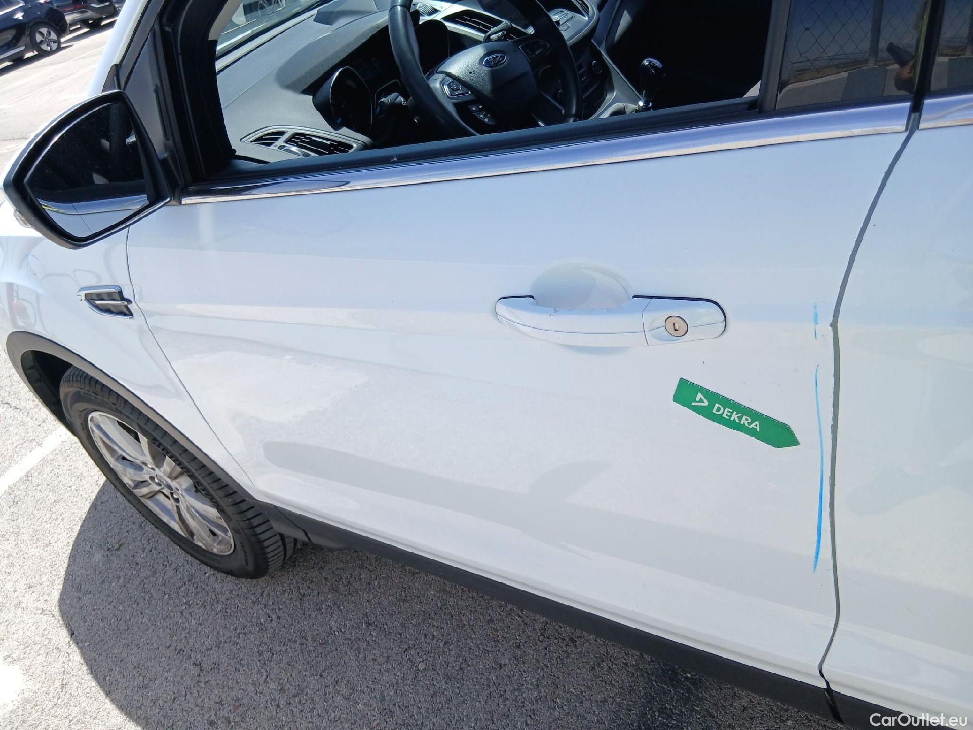  Ford  Kuga FORD  / 2016 / 5P / todoterreno 1.5 EcoBoost 88kW 4x2 Trend+ (CX) #14