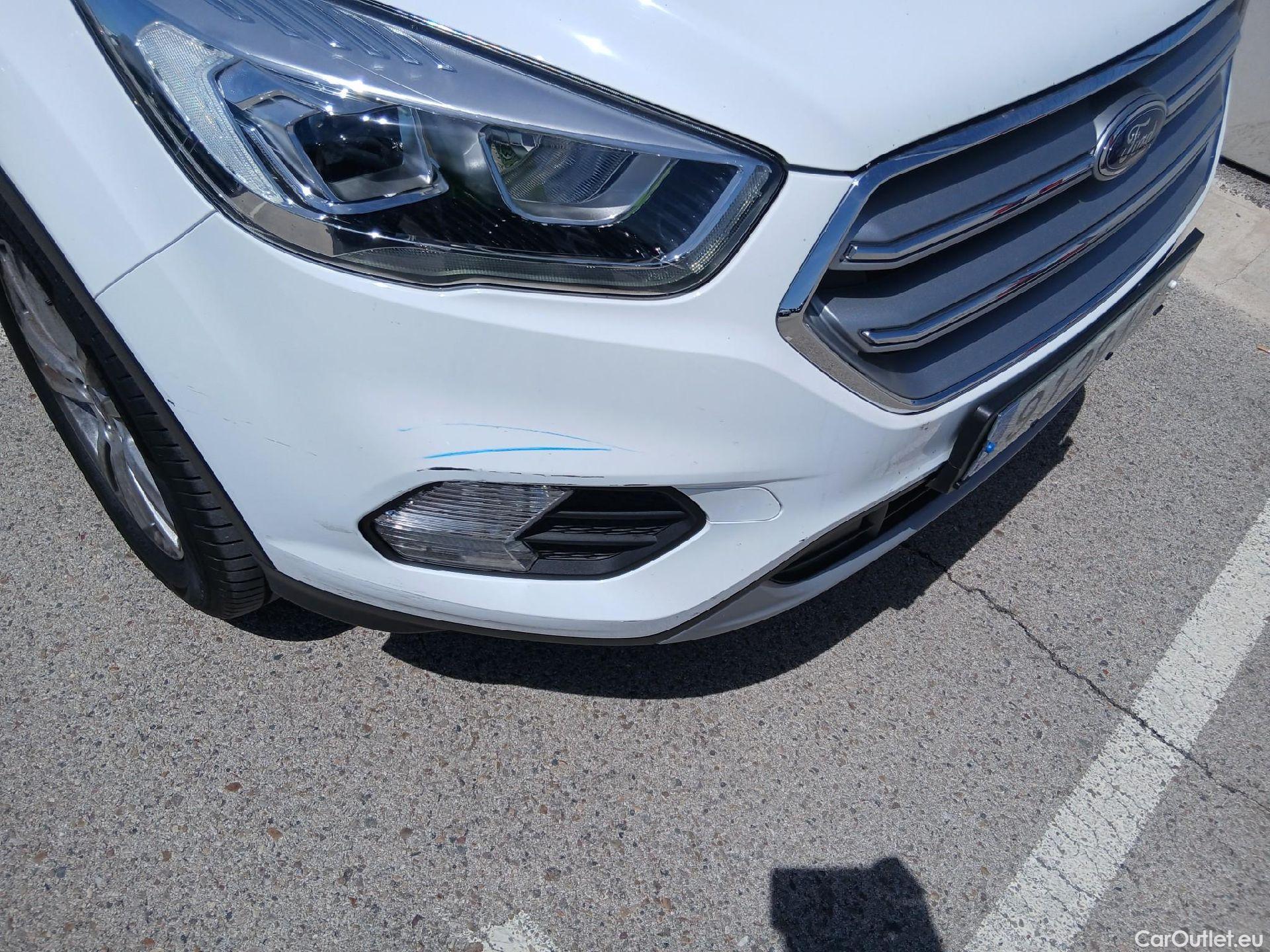  Ford  Kuga FORD  / 2016 / 5P / todoterreno 1.5 EcoBoost 88kW 4x2 Trend+ (CX) #4