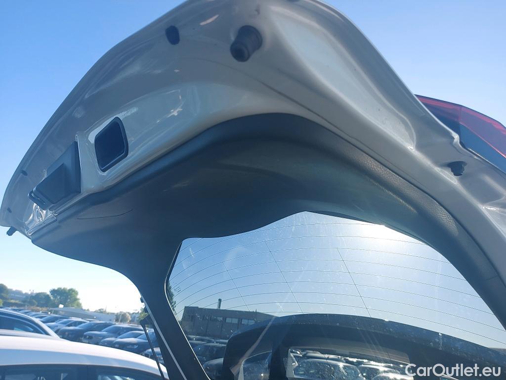  Toyota  C-HR TOYOTA  / 2019 / 5P / todoterreno 2.0 180H Advance #7