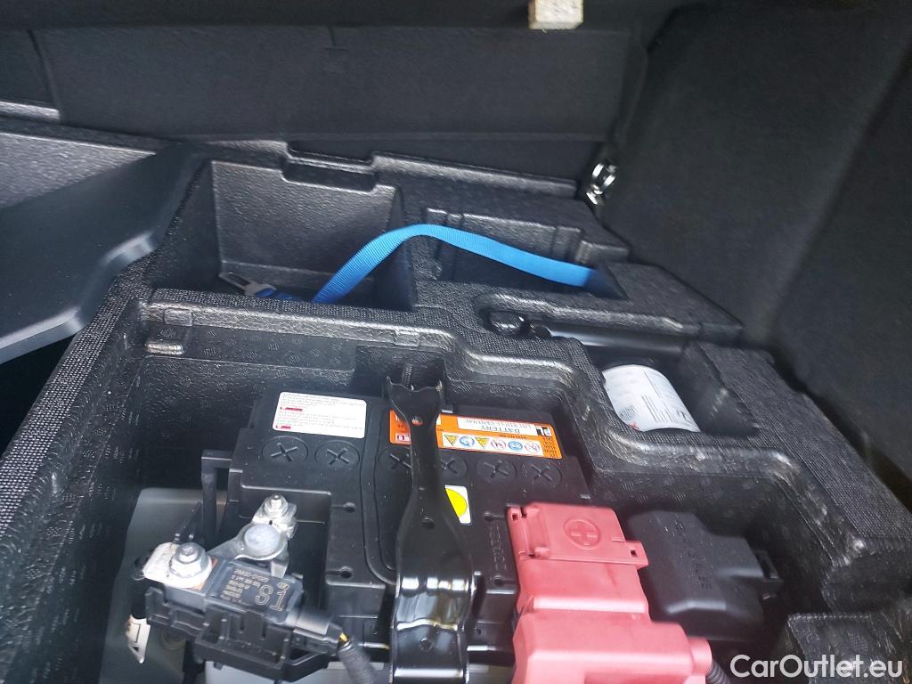  Toyota  C-HR TOYOTA  / 2019 / 5P / todoterreno 2.0 180H Advance #5