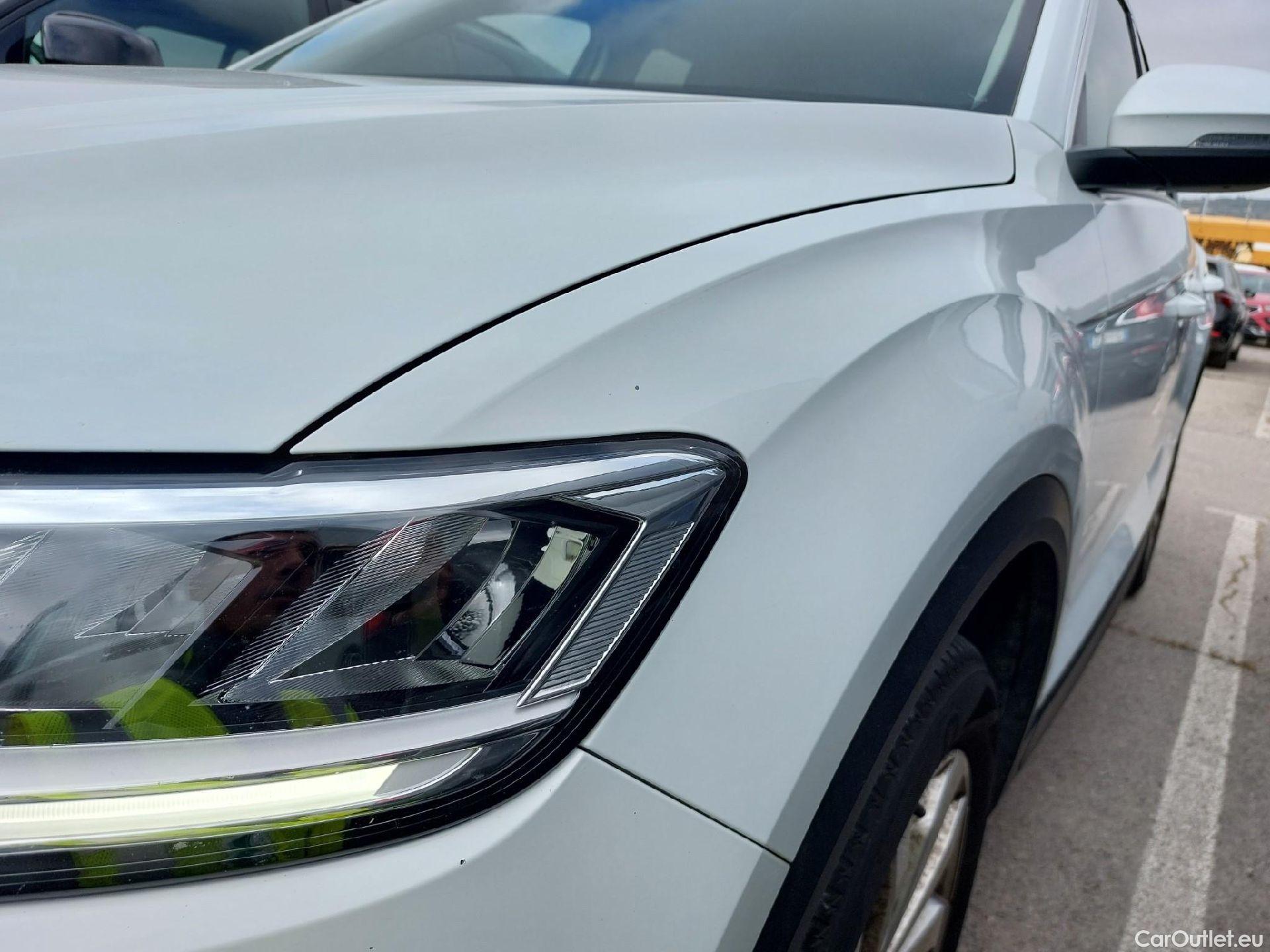 Volkswagen  T-ROC  Life 2.0 TDI 115CV MT6 E6d #4