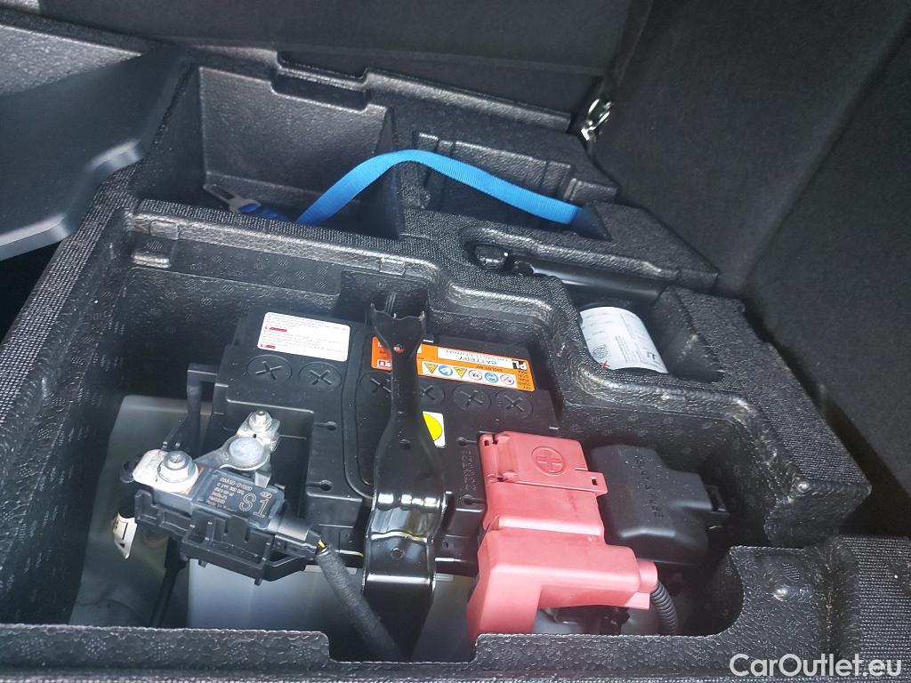  Toyota  C-HR TOYOTA  / 2019 / 5P / todoterreno 2.0 180H Advance #6