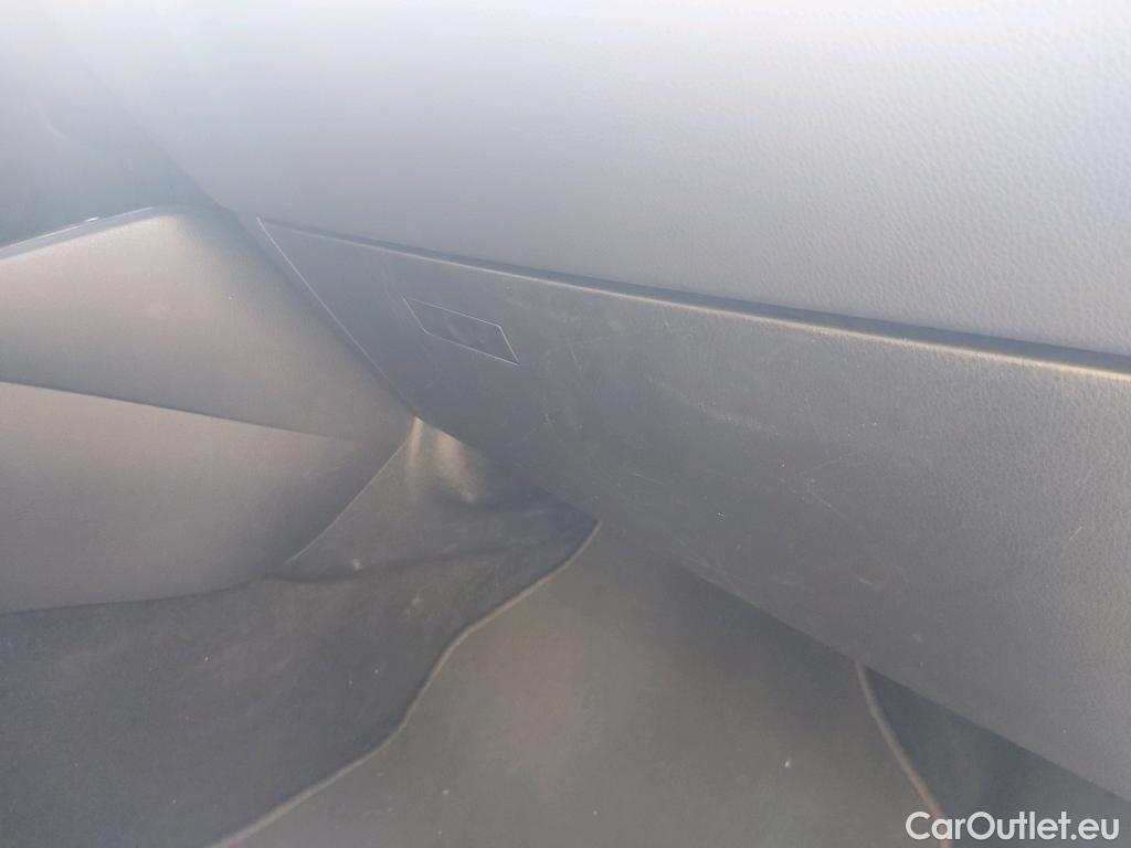  Toyota  C-HR TOYOTA  / 2019 / 5P / todoterreno 2.0 180H Advance #9