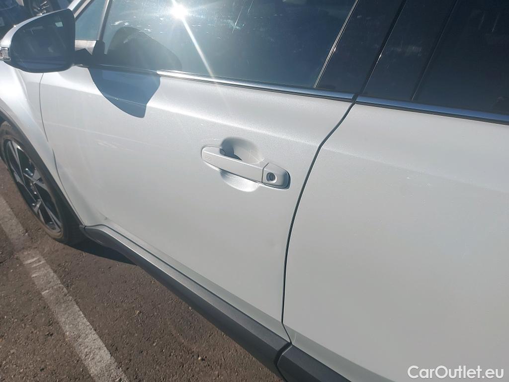  Toyota  C-HR TOYOTA  / 2019 / 5P / todoterreno 2.0 180H Advance #1