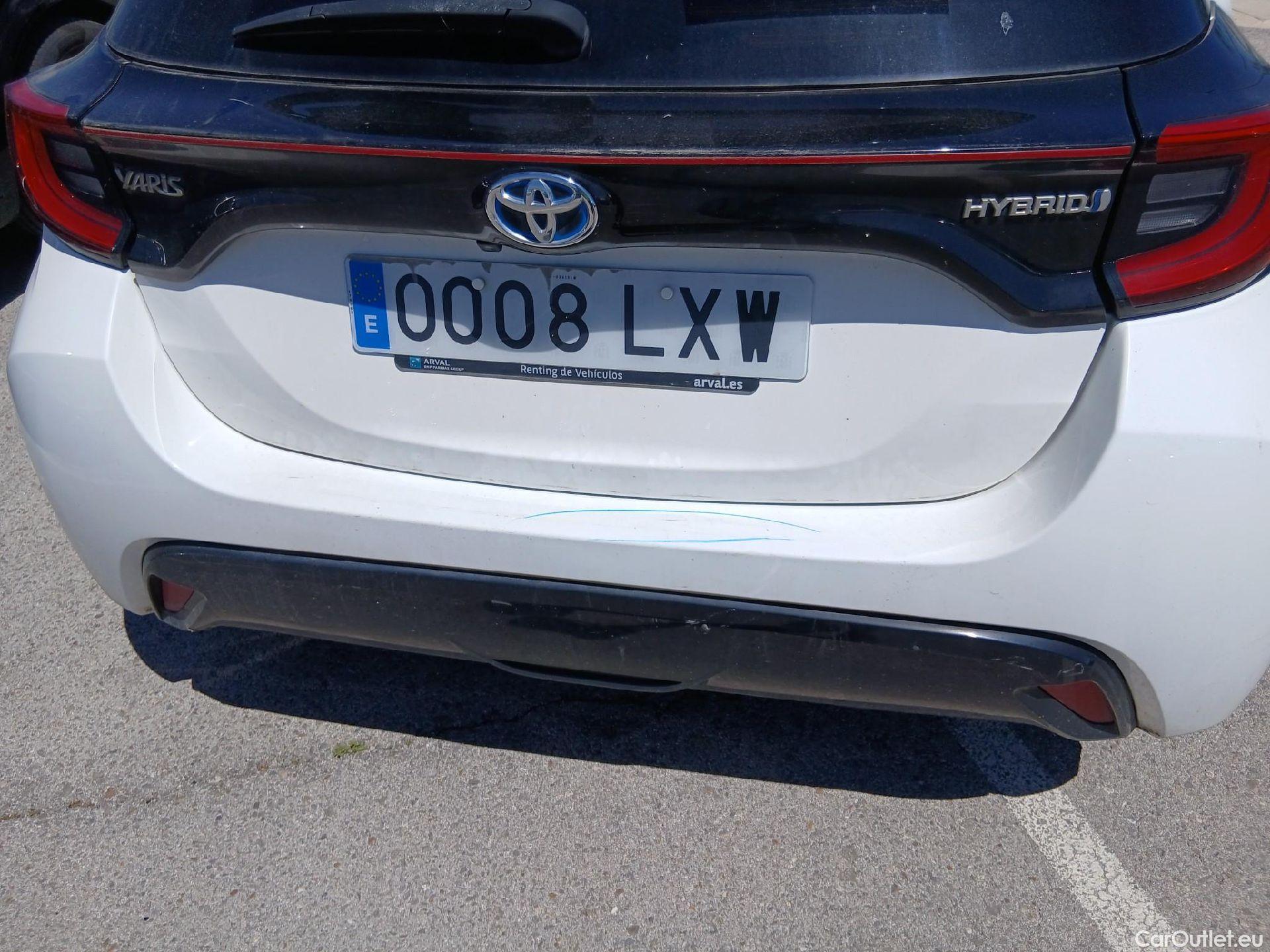  Toyota  Yaris TOYOTA  / 5P / 1.5 120H Style 115 CV #25