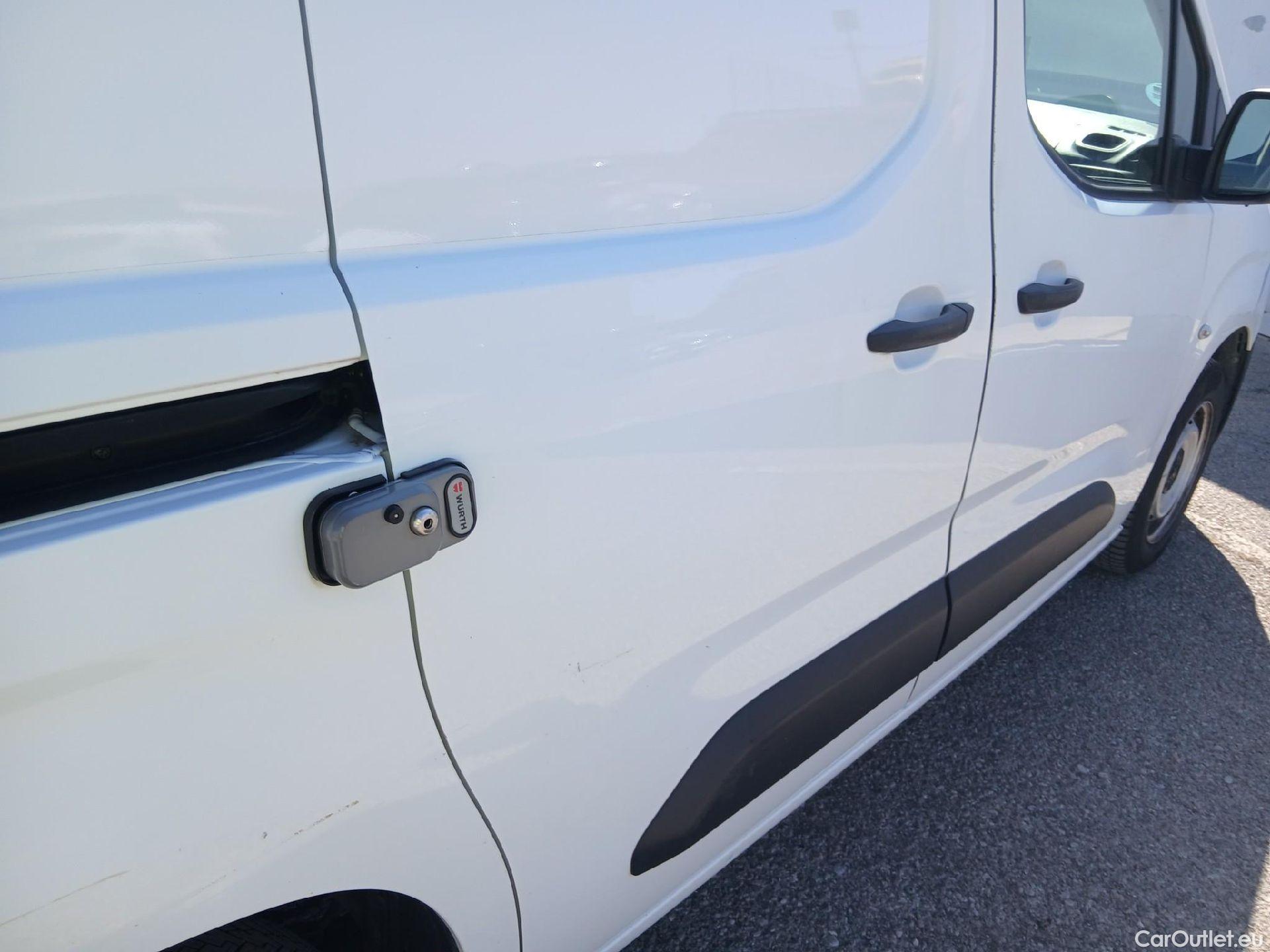  Peugeot  Partner PEUGEOT  / 3P /  Pro Standard 600kg BlueHDi 100 CV  #29