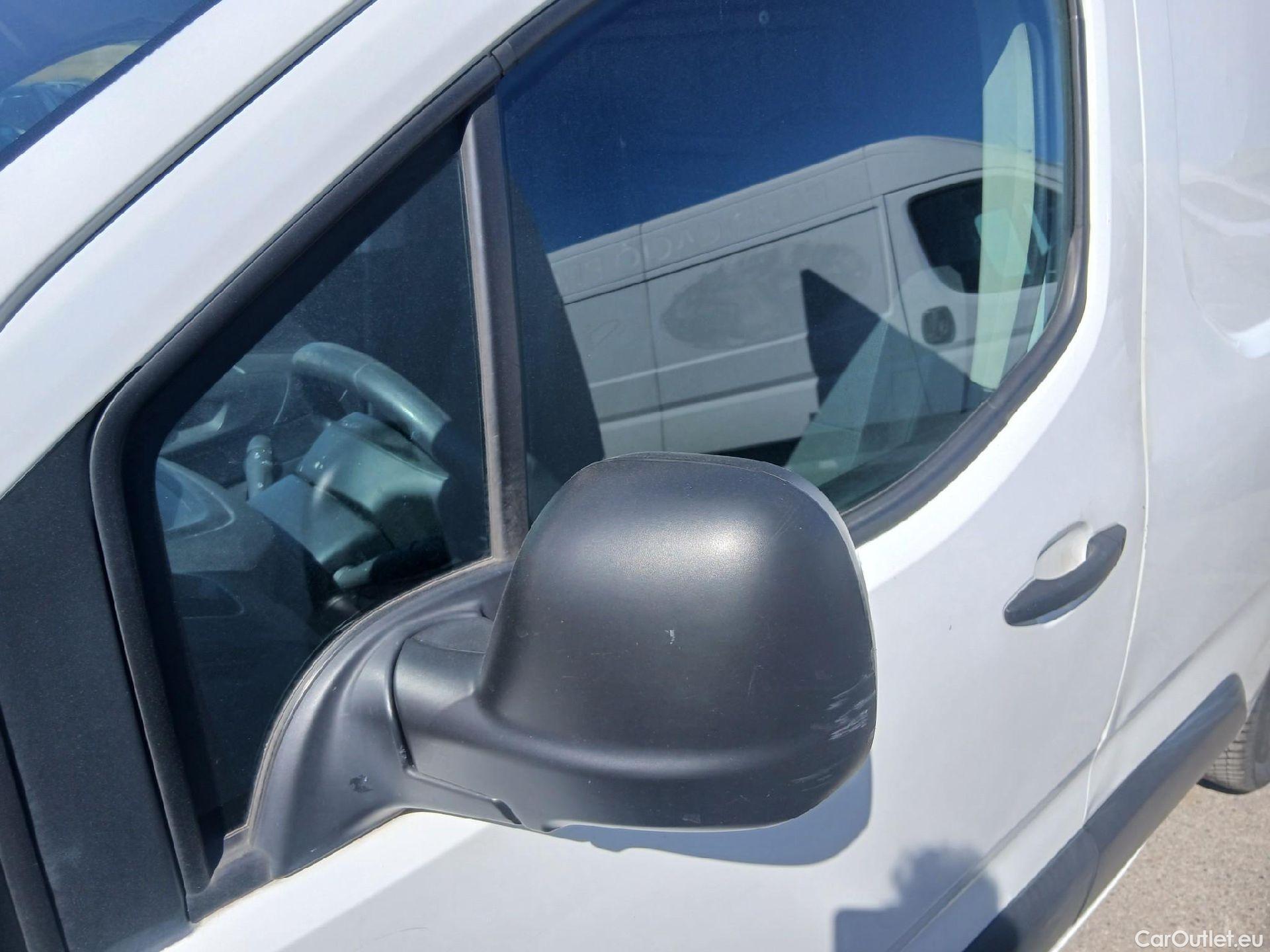  Peugeot  Partner PEUGEOT  / 3P /  Pro Standard 600kg BlueHDi 100 CV  #16