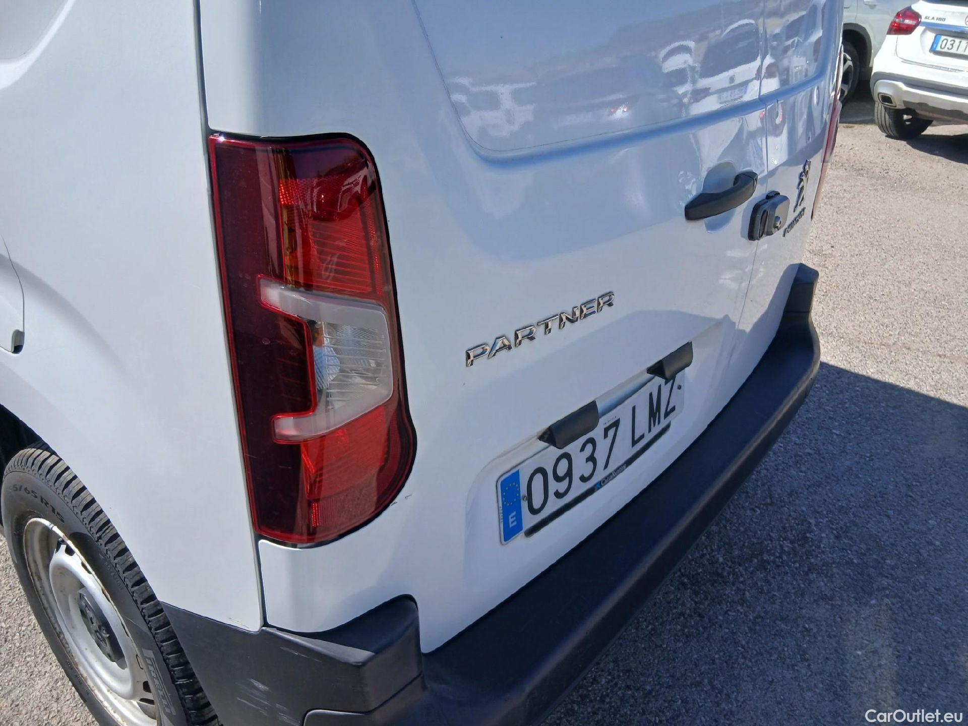  Peugeot  Partner PEUGEOT  / 3P /  Pro Standard 600kg BlueHDi 100 CV  #23