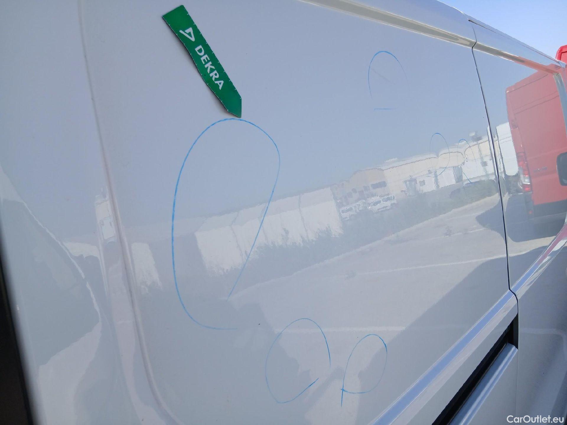  Renault  Trafic RENAULT  / 2021 / 4P / furgón Furgón L1H1 Blue dCi 81 Kw (110 CV) #29
